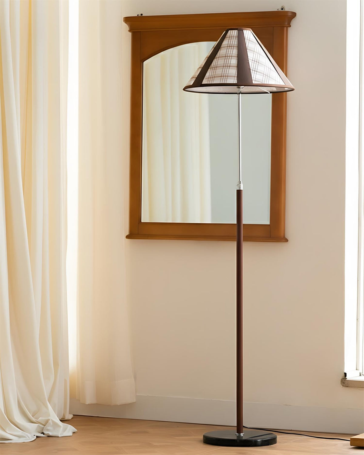 Lámpara de pie de madera Tartanis en un salón acogedor – imagen 12