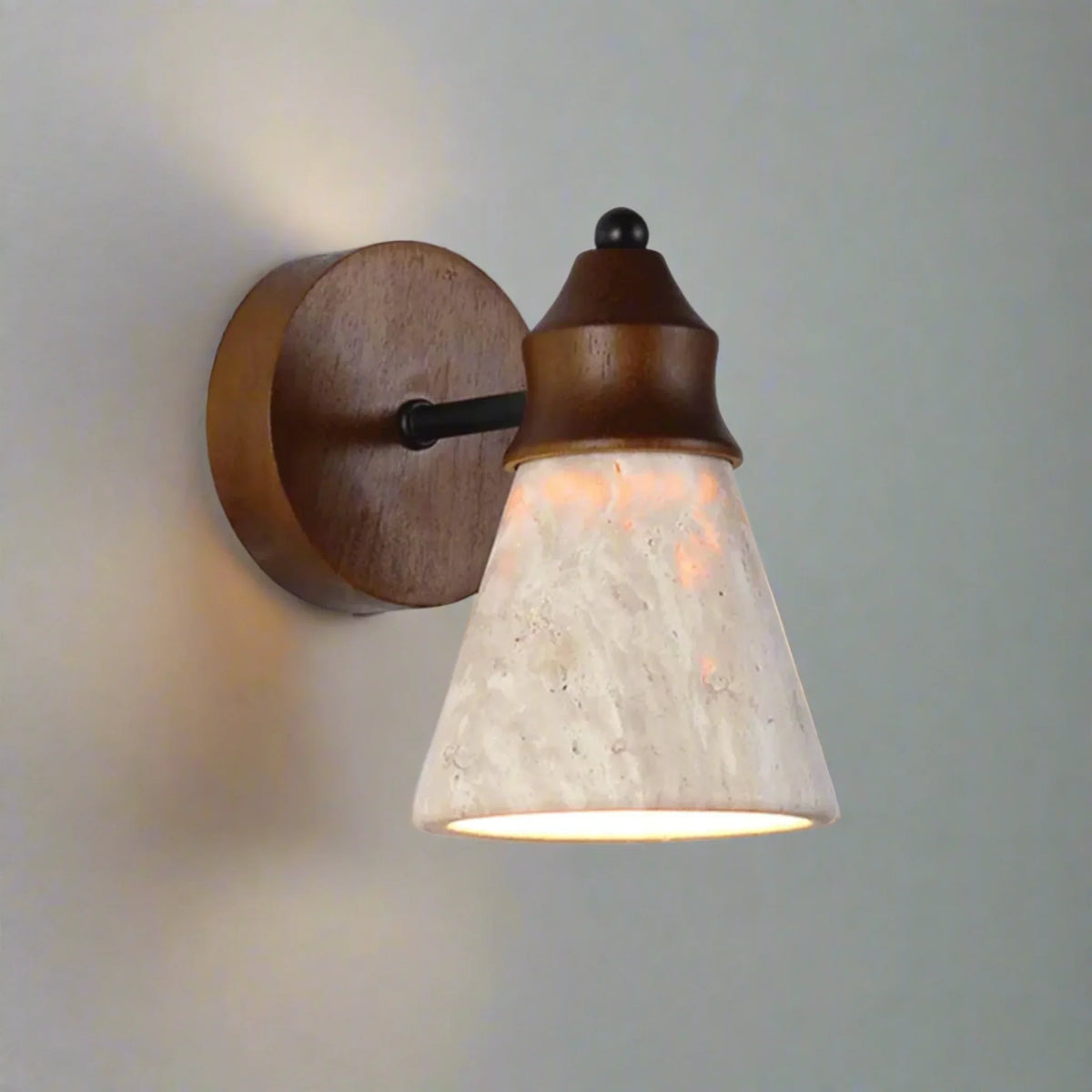 Aplique de pared de travertino y madera Ocreta – vista principal