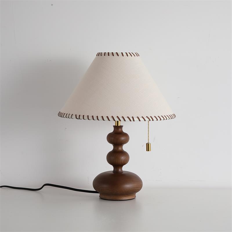 Lámpara de mesa de madera con esferas Ternuga – con pantalla de tela blanca