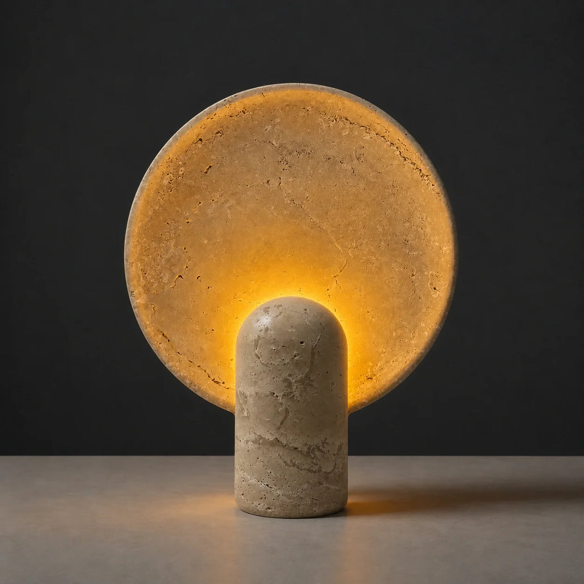 Lámpara de mesa con disco Nemora sobre una consola – imagen 2