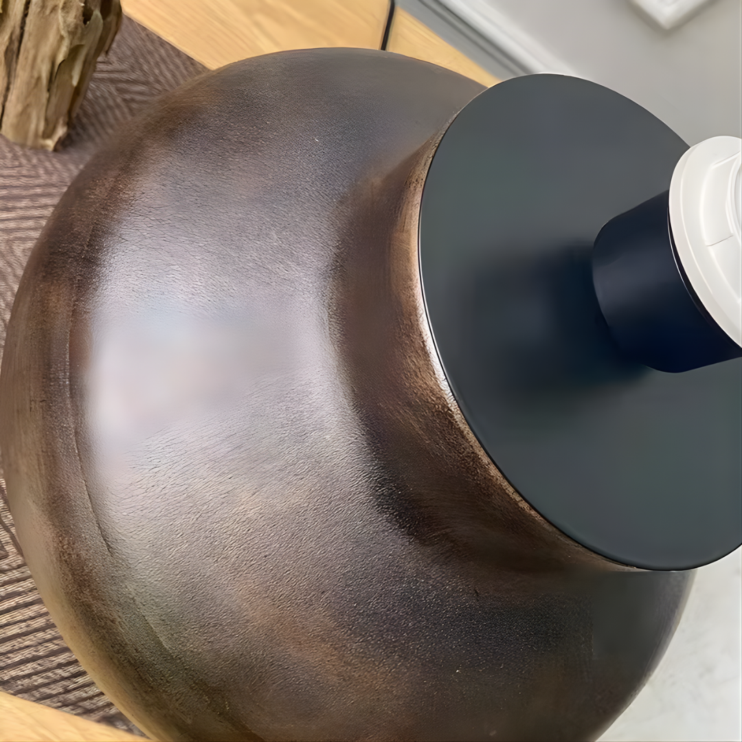 Lámpara de mesa de cerámica Terrana – detalle del casquillo y el acabado de la cerámica