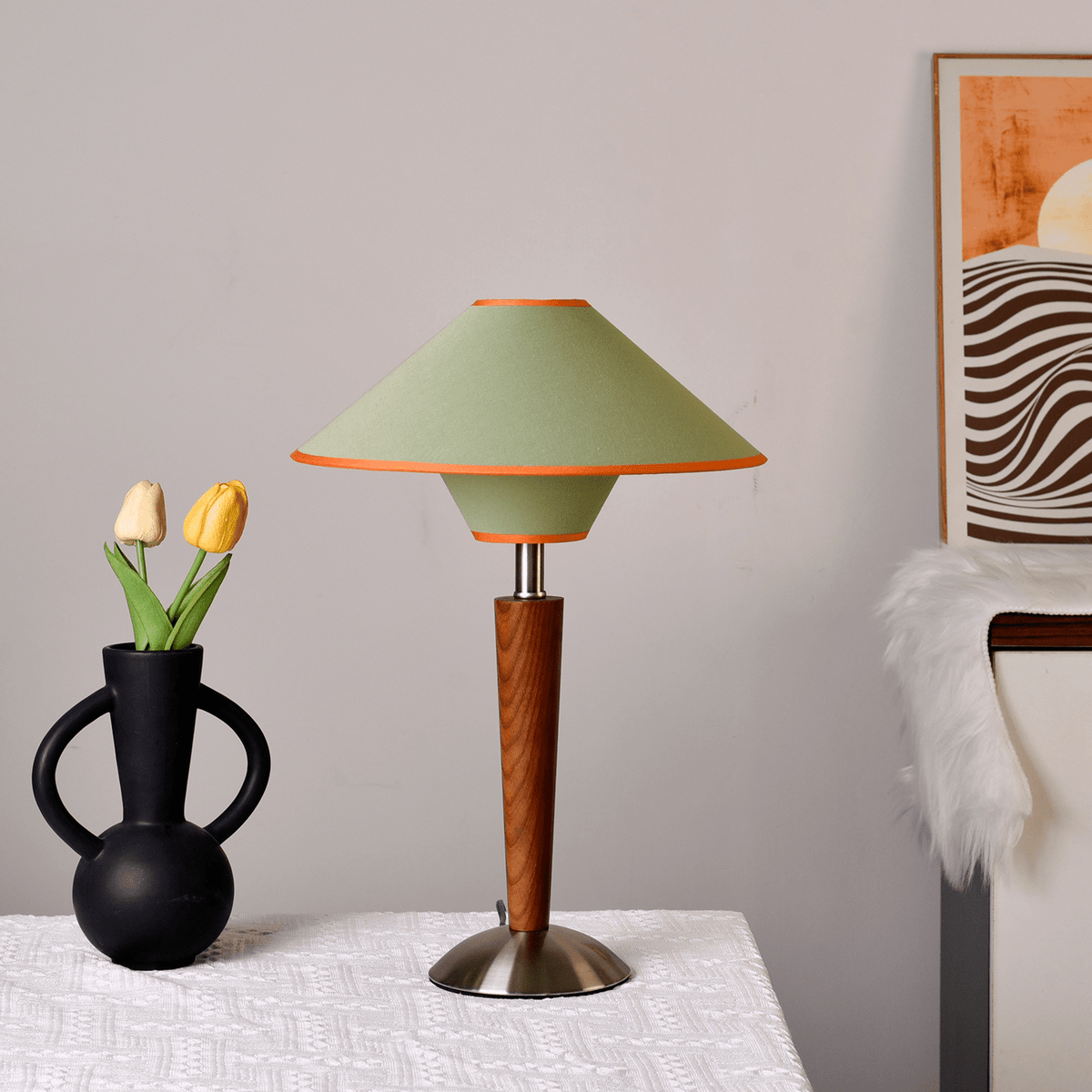 Lámpara de mesa de madera Tolmena en un salón acogedor – imagen 13