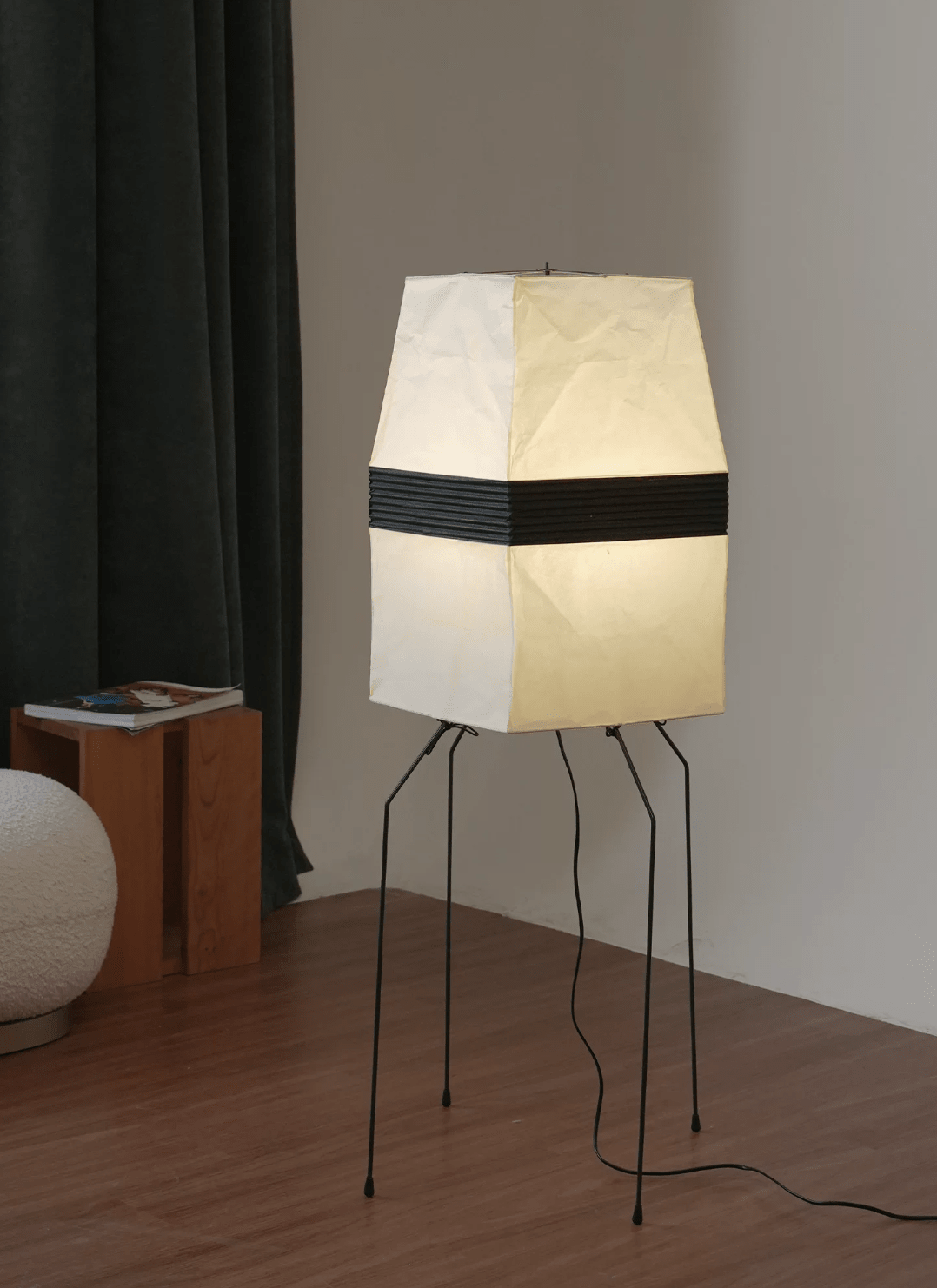 Lámpara de papel Torinda en un salón sereno – imagen 13