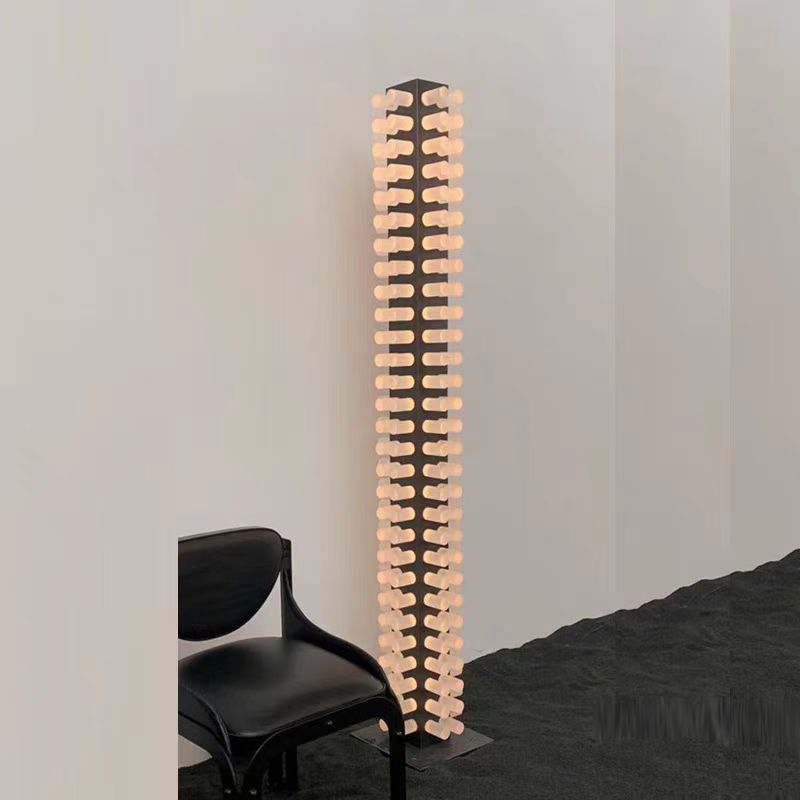 Lámpara de pie columna Torrica en un salón moderno – imagen 12