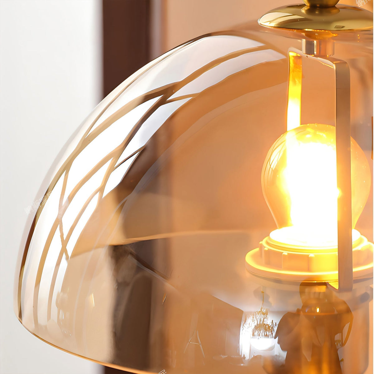 Lámpara de mesita de madera Tostana – detalle de la cúpula de cristal ámbar