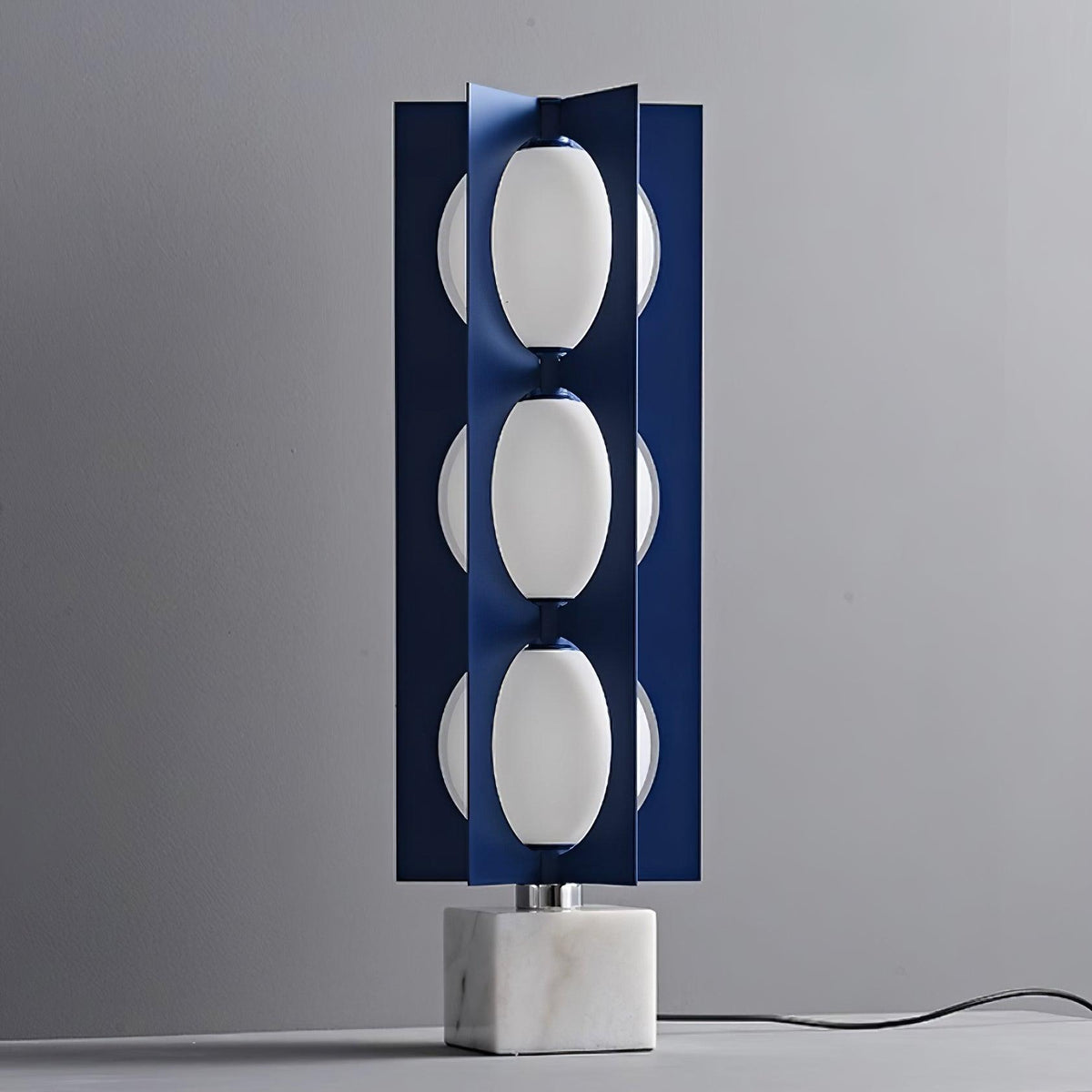 Lámpara de pie LED escultórica azul Toteva – tres globos apagada