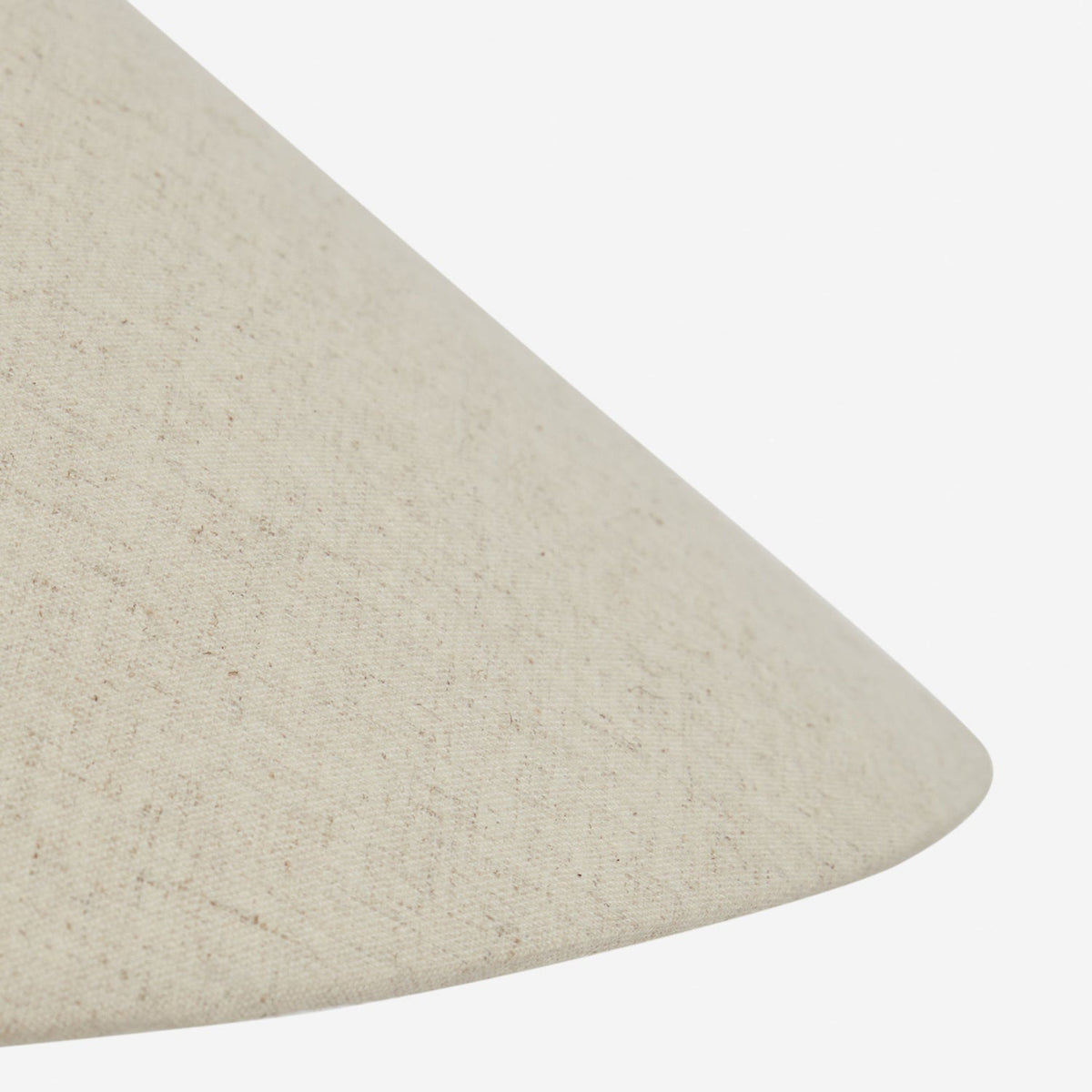 Lámpara de mesa de travertino Travia – detalle de la pantalla de lino