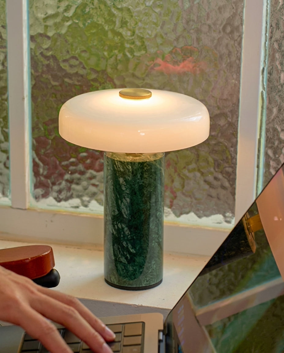 Lámpara de mesa de mármol Trufela – versión de mármol verde con cristal blanco