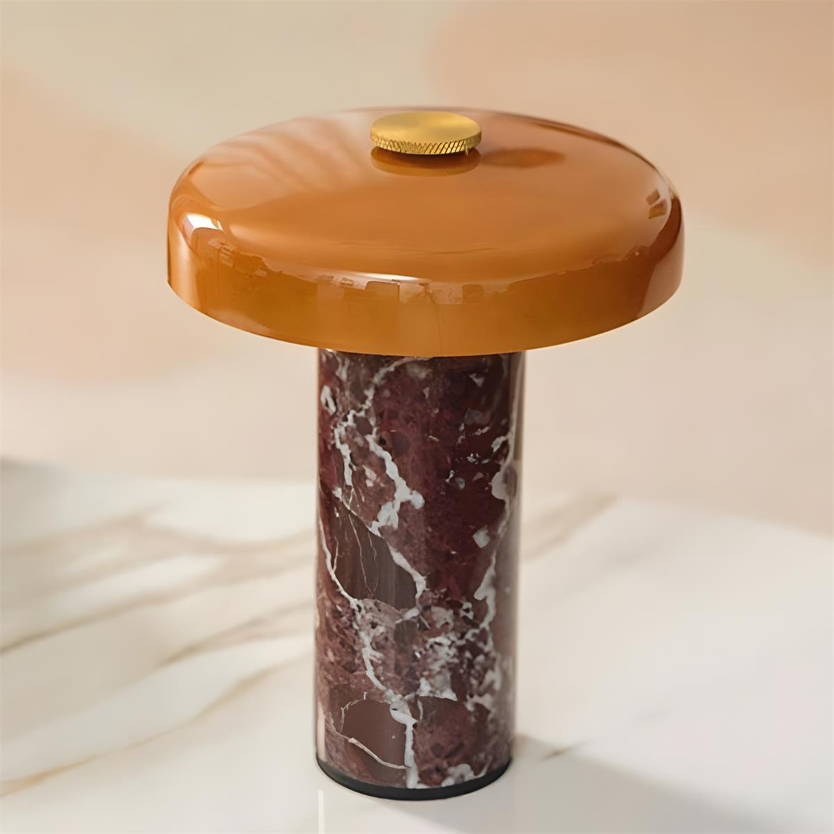 Lámpara de mesa de mármol Trufela – detalle de la versión roja