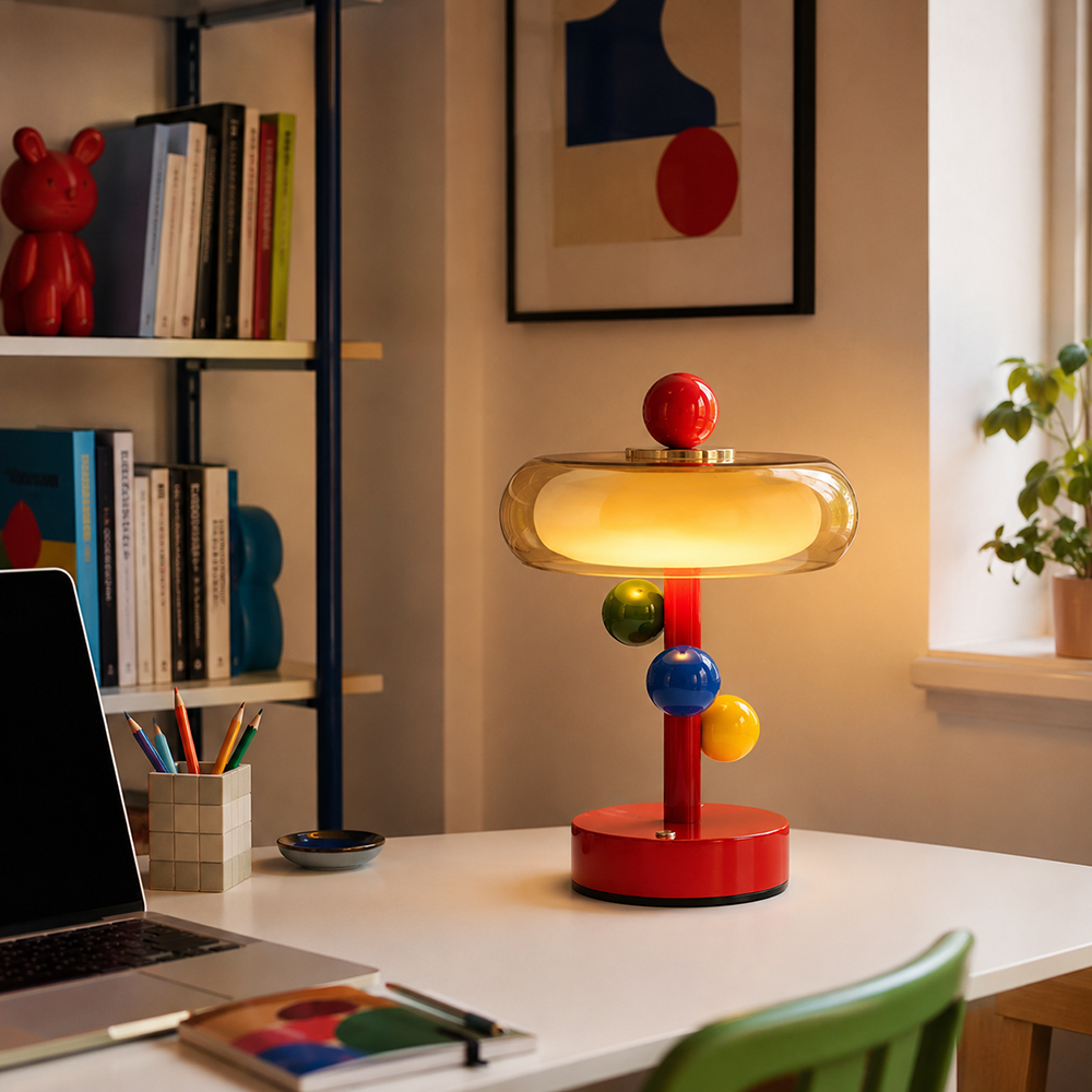 Lámpara de mesa LED de colores Tutela en un salón alegre – imagen 10