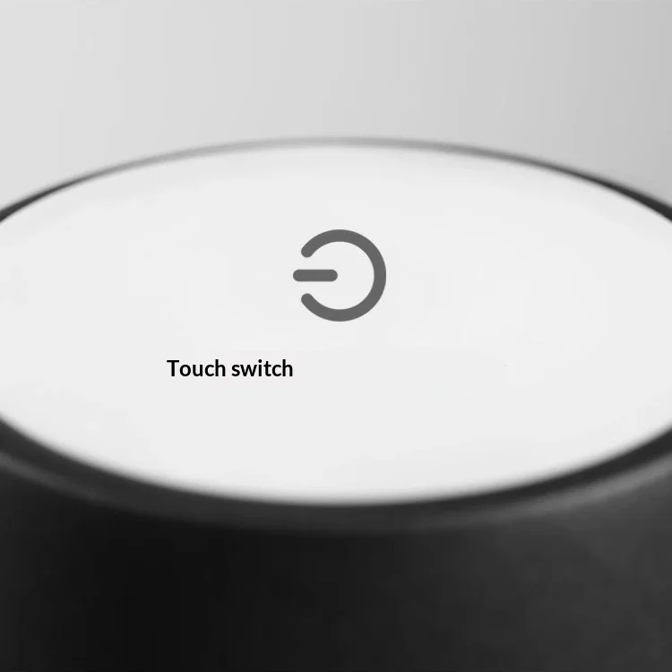 Lámpara de mesa inalámbrica de mármol Ulvara – detalle del interruptor táctil en la pantalla