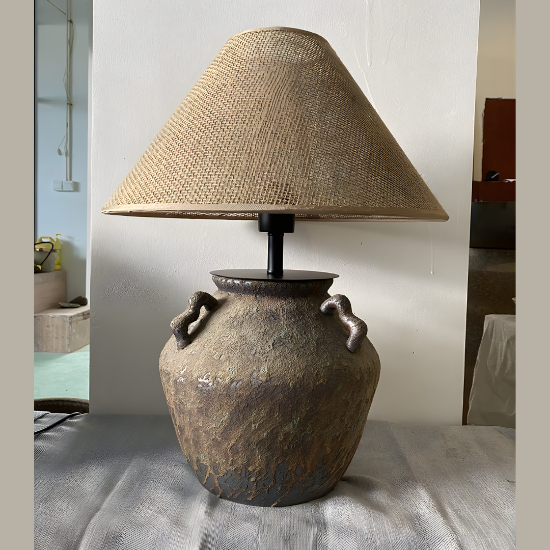 Lámpara de mesa de cerámica Urnela – con pantalla de tela beige