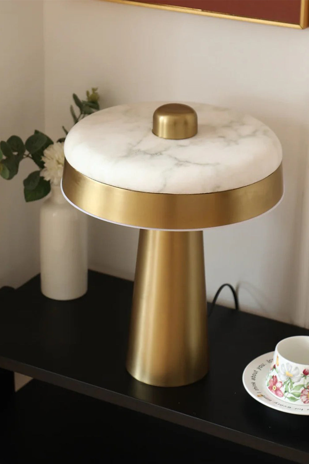 Valdisco - Lámpara de Mesa LED con Disco de Alabastro y Base Dorada