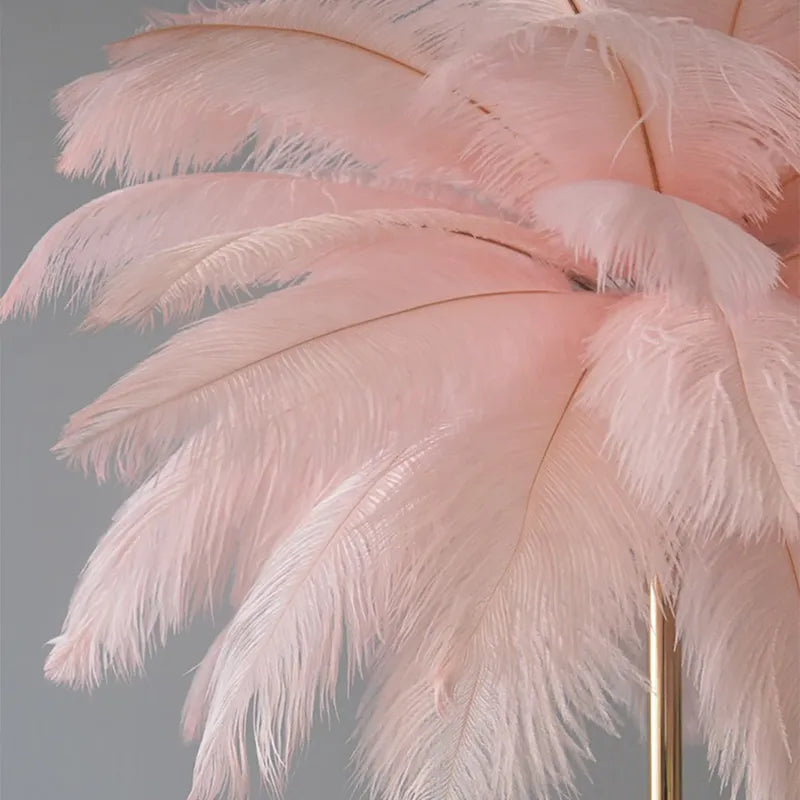Lámpara de mesa de plumas Vaporela – detalle de las plumas rosas