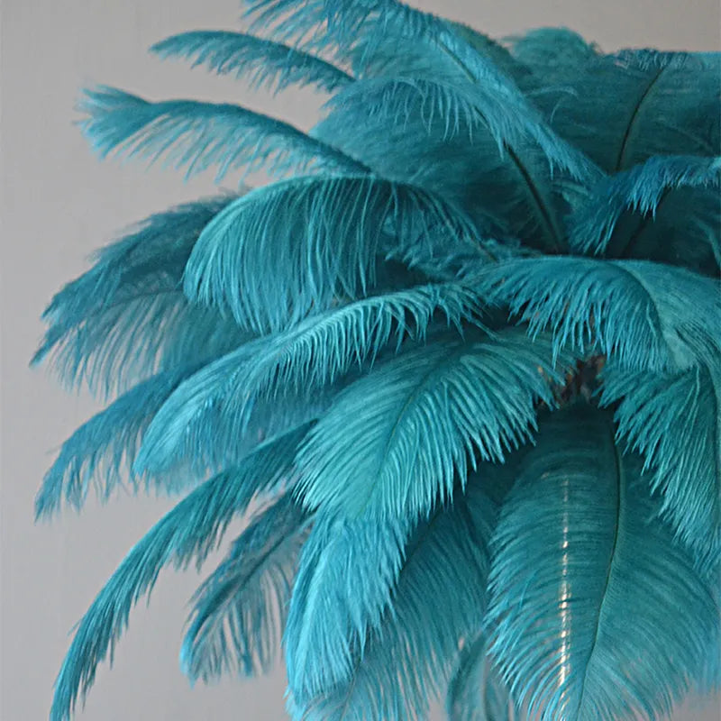 Lámpara de mesa de plumas Vaporela – detalle de las plumas verde azulado