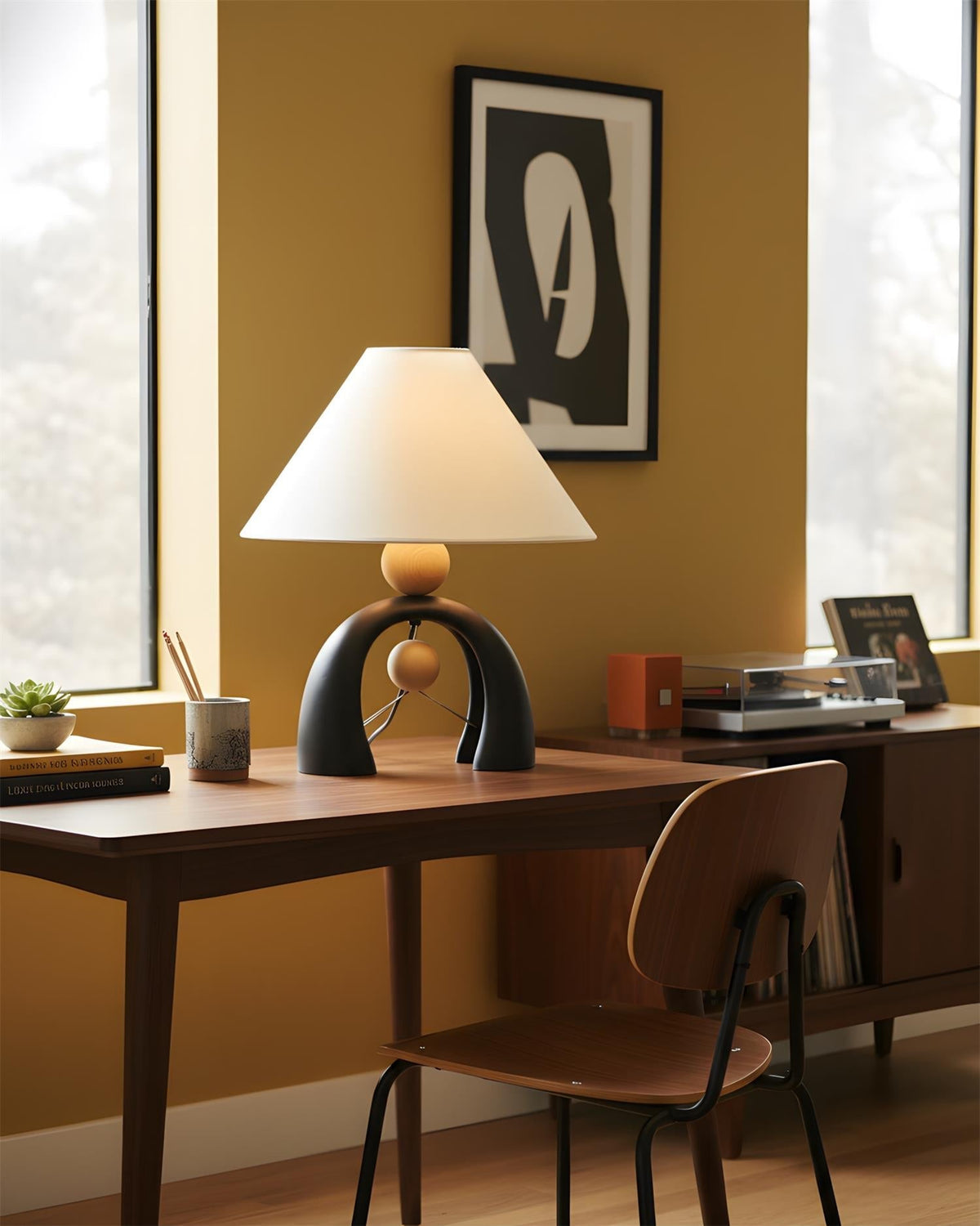 Lámpara de mesa de arco Varcela en un salón moderno – imagen 2