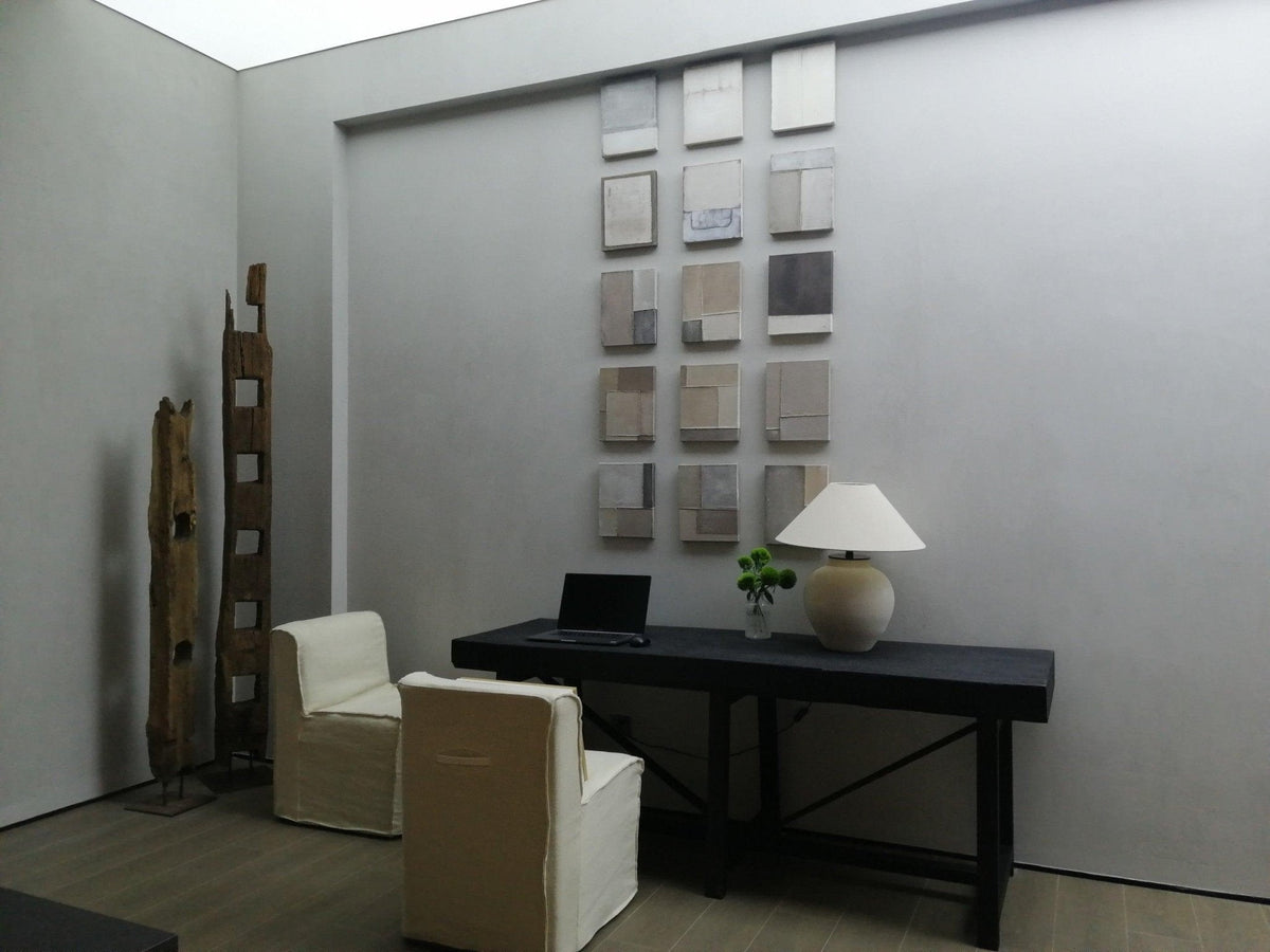 Lámpara de mesa de cerámica Vasela en un dormitorio sereno – imagen 16