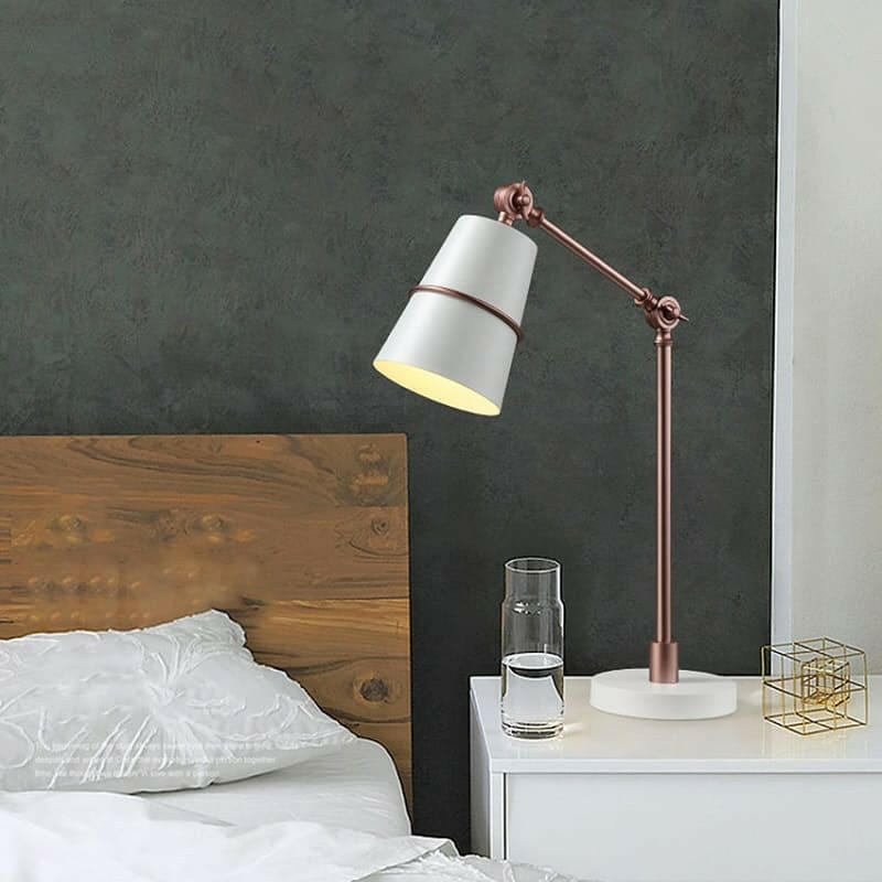 Lámpara de escritorio articulada Velarte en un dormitorio moderno – imagen 8