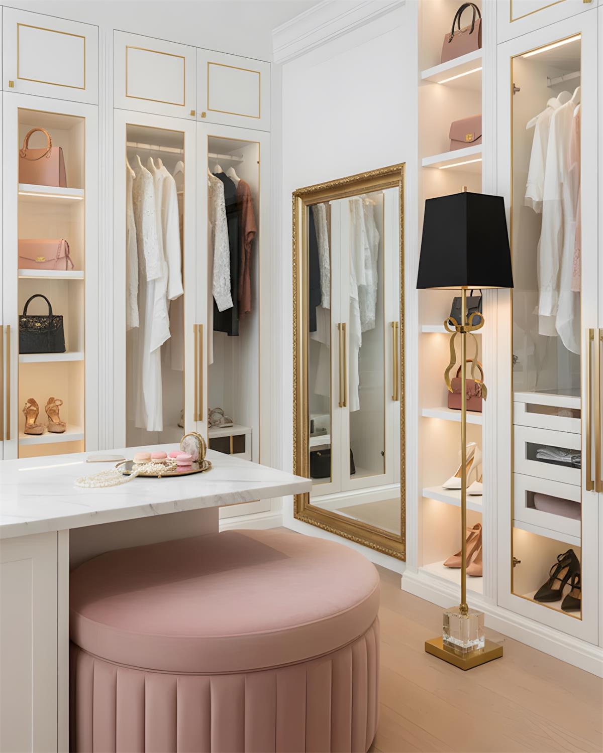 Lámpara de pie con lazo de latón Velaza en un dormitorio elegante – imagen 14