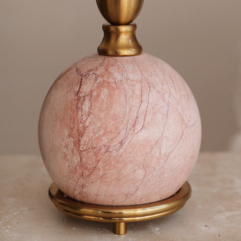Lámpara de mesa de mármol rosa Velmora – detalle de la esfera de mármol rosa