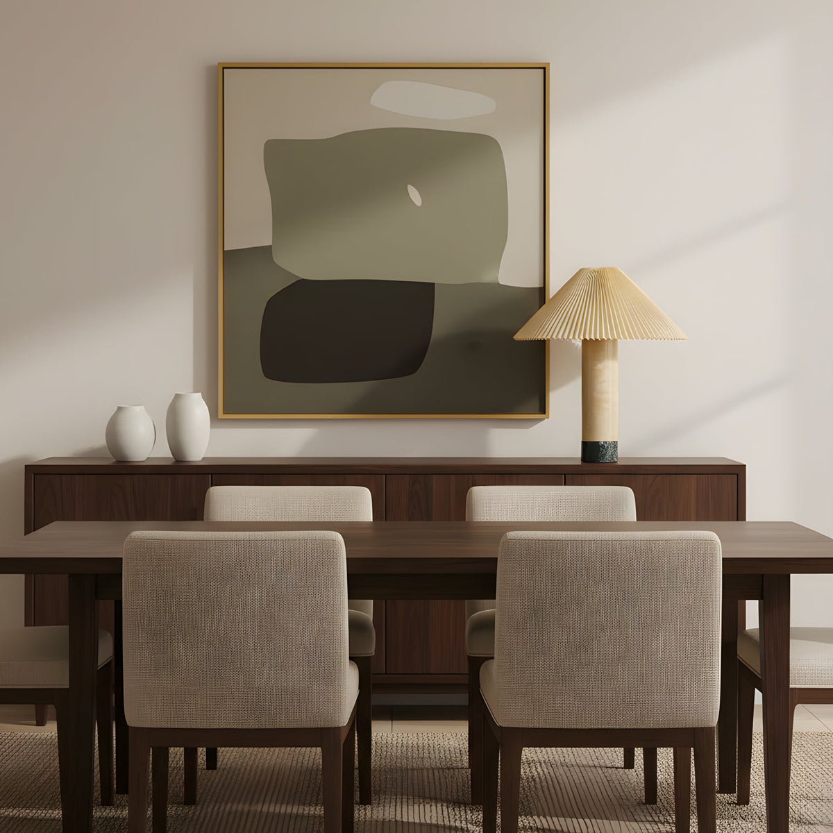 Lámpara de mesa de travertino Vertela – sobre un aparador del comedor