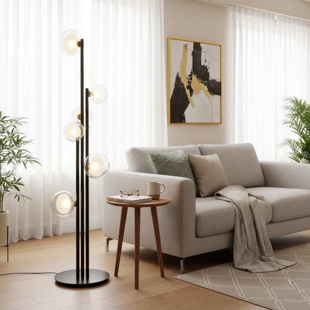Lámpara de pie con discos de cristal Vesilia en un salón moderno – imagen 7