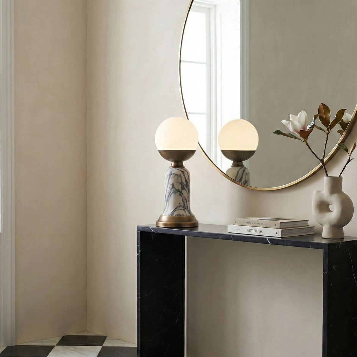 Lámpara de mesa de mármol Vetarra en un salón elegante – imagen 7
