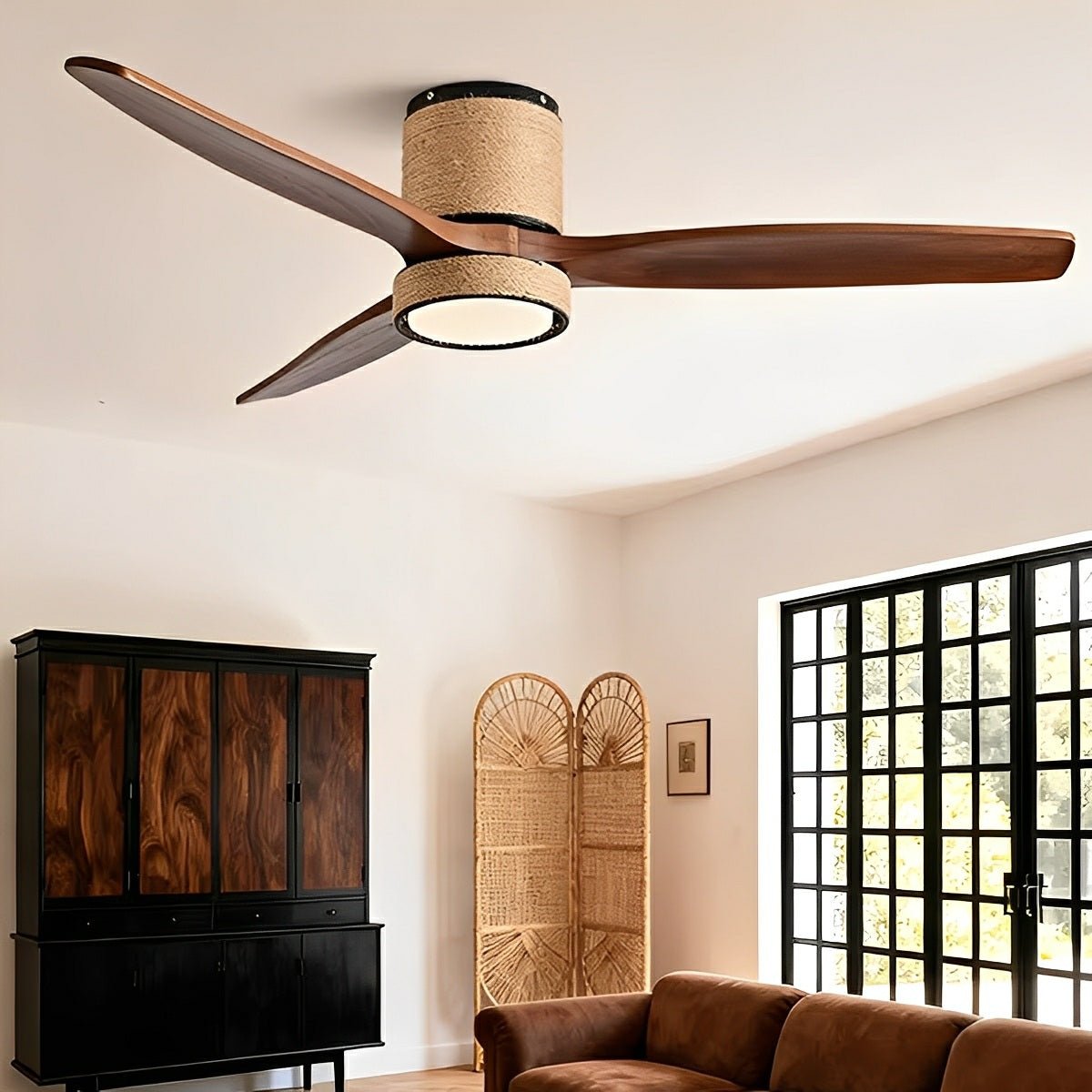 Ventilador de techo con luz Fibrela en un salón de estilo costero – imagen 4
