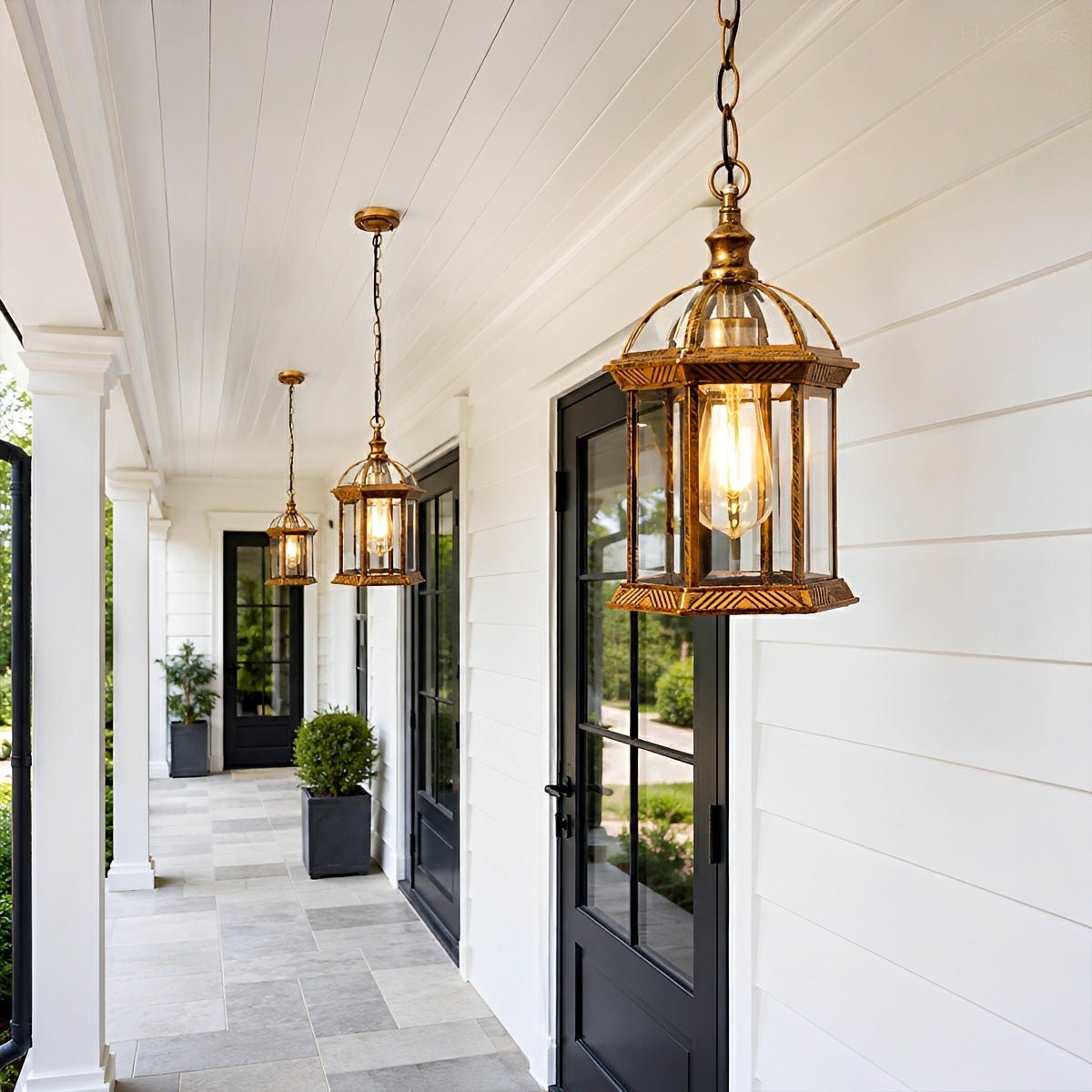 Farol colgante de exterior Nabela en un porche – imagen 11