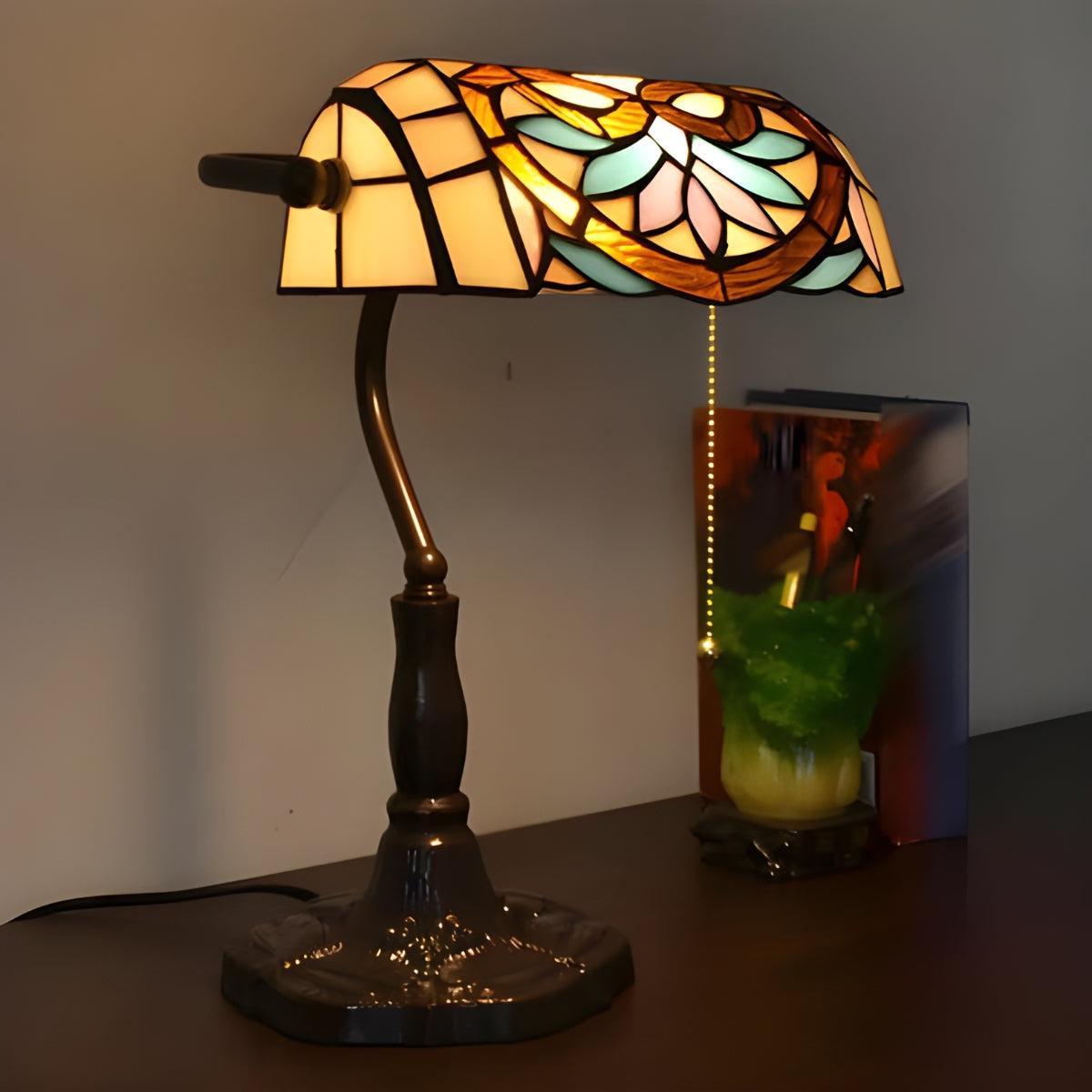 Lámpara de banquero Tiffany Vitrela – con pantalla rosa y naranja