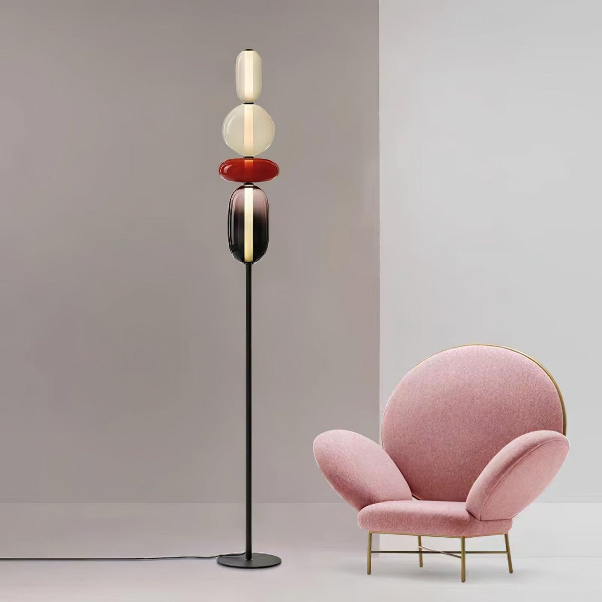 Lámpara de pie de cristal soplado Vitrola en un salón contemporáneo – imagen 21