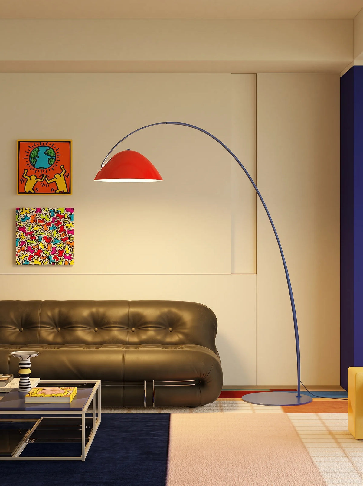 Lámpara de pie arco Vorcela de metal en un salón colorido – imagen 4