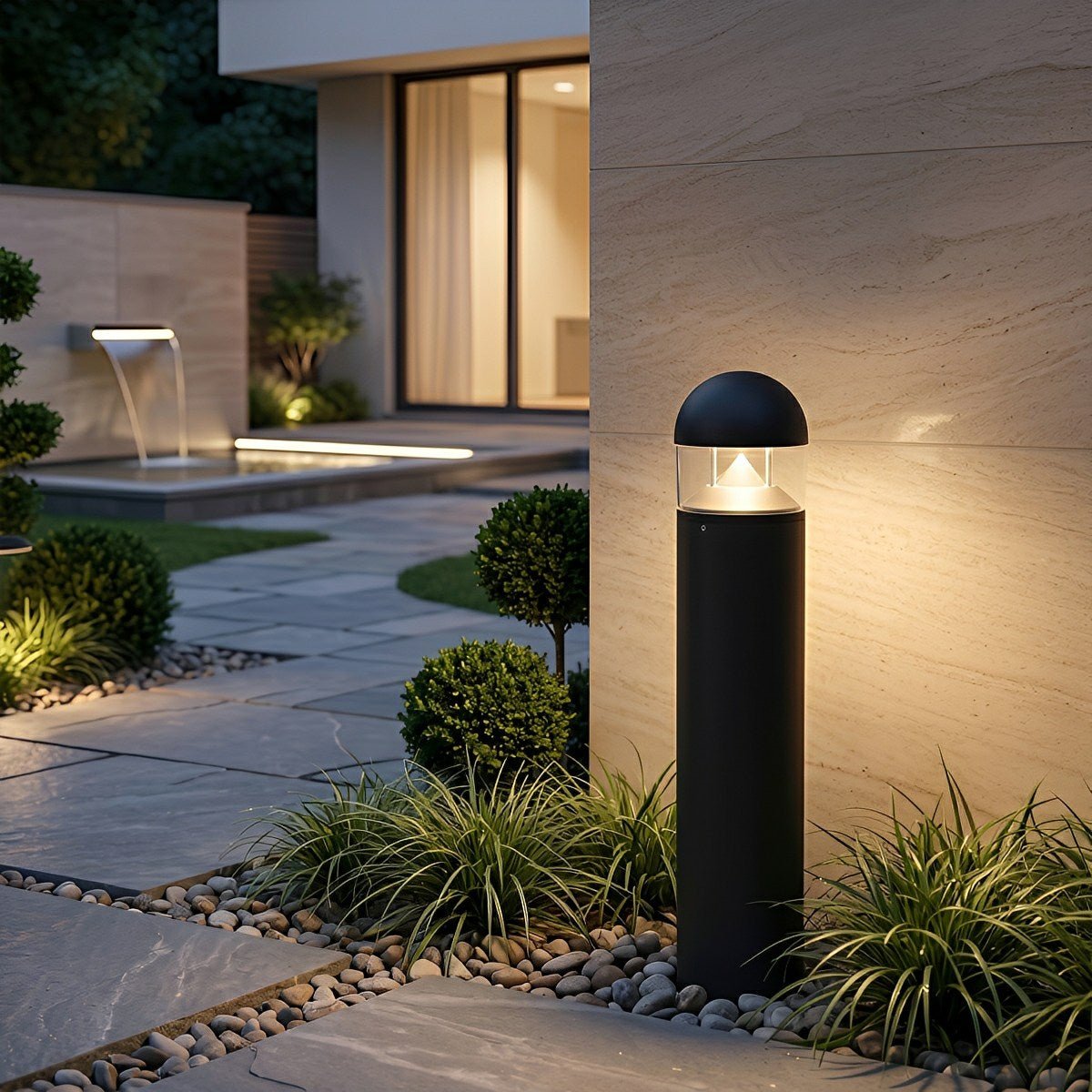 Baliza de jardín LED Obeluna – redonda junto a un muro de piedra