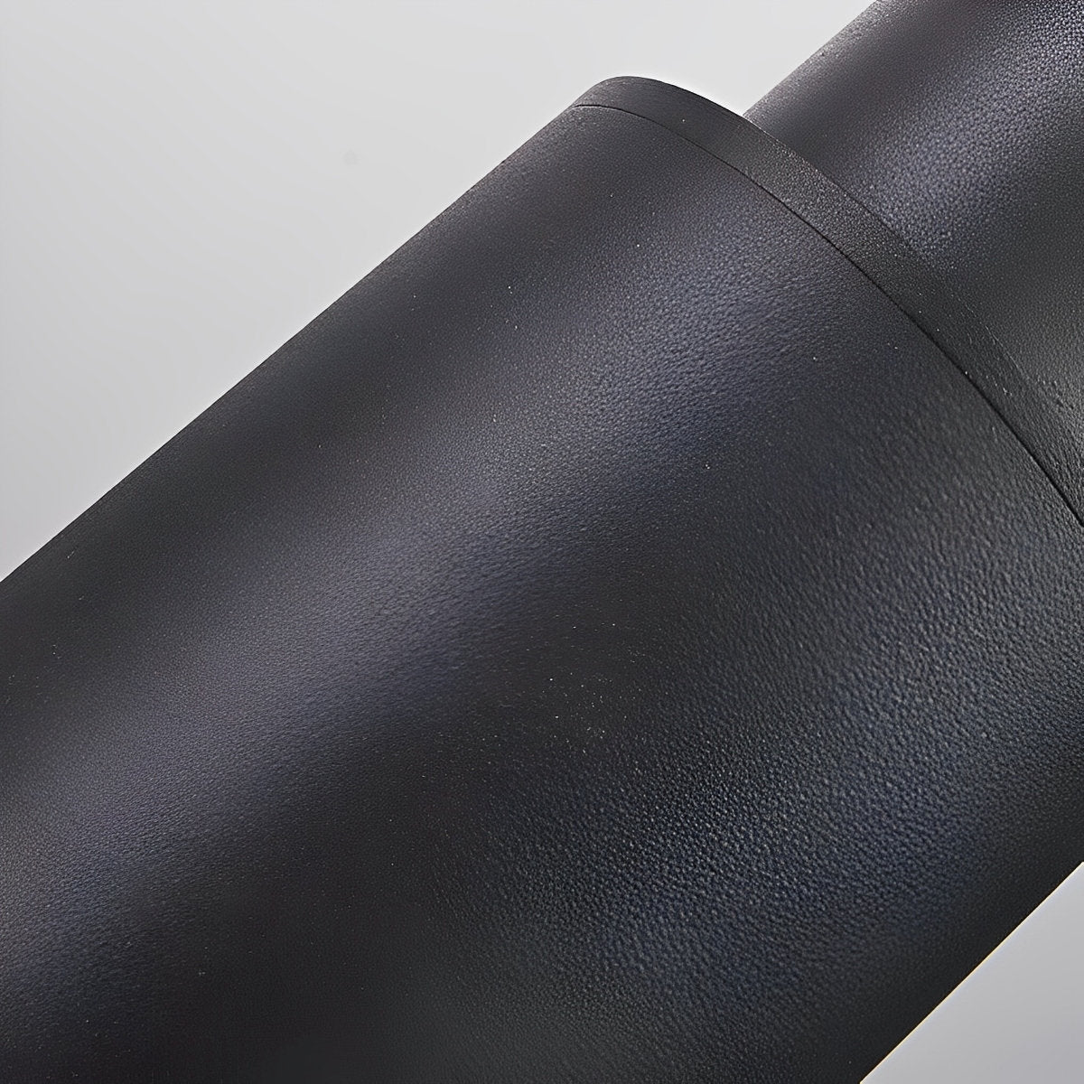 Baliza de jardín LED Nafira – detalle del aluminio texturizado