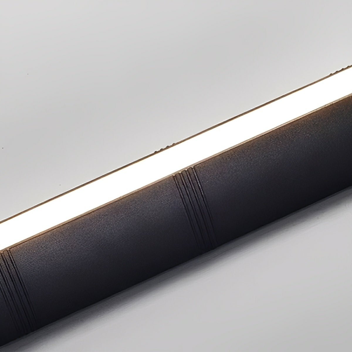 Aplique de pared exterior Oriluz – detalle del cuerpo de aluminio