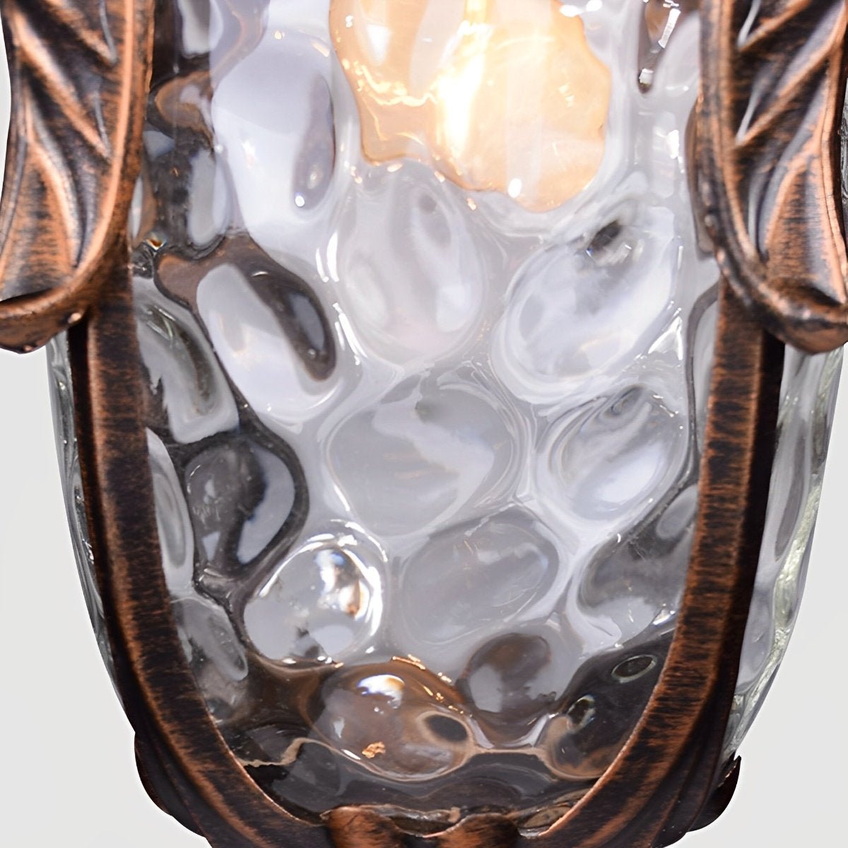 Farol colgante de exterior Ifalo – detalle del vidrio martelé