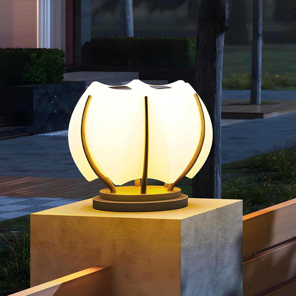 Lámpara de pilar exterior Kolota – detalle de la flor encendida