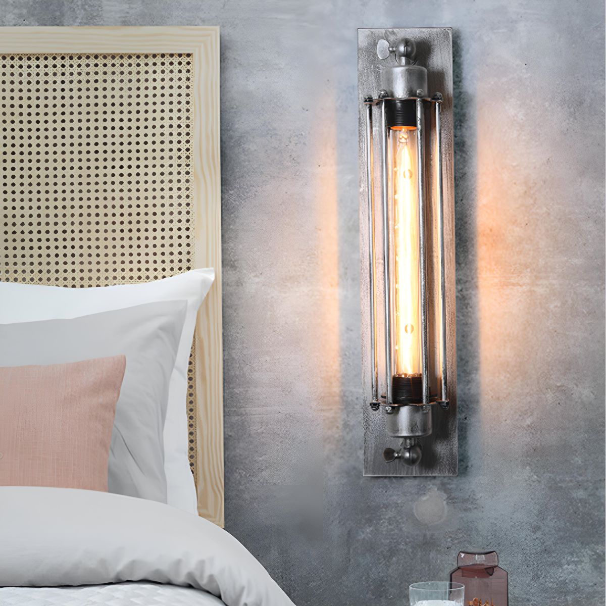 Aplique de pared industrial Yunquel en un pasillo de estilo loft – imagen 8