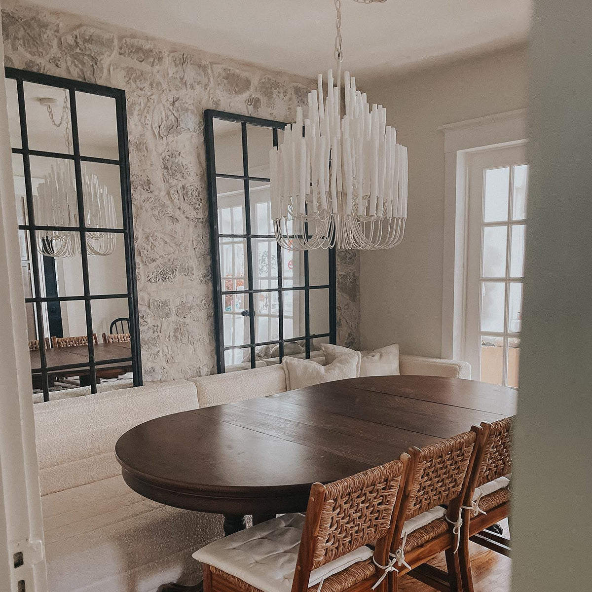 Lámpara de araña de varillas de madera Ramilla en un comedor de estilo natural – imagen 24
