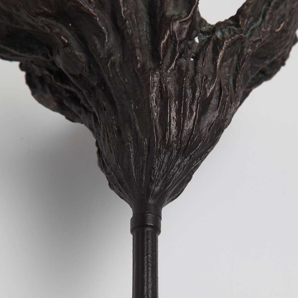 Aplique de pared hoja de loto Milora – textura de la hoja en detalle