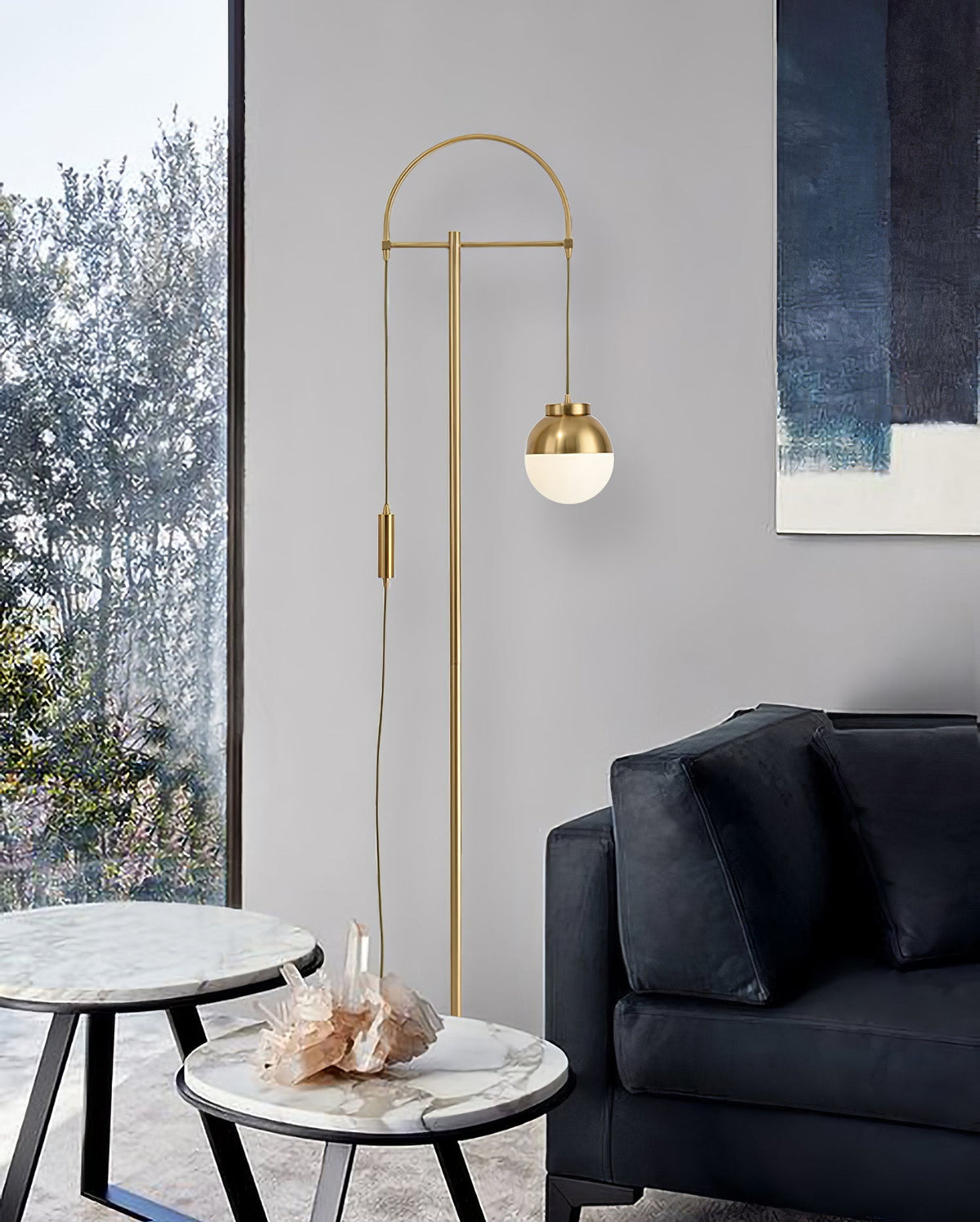 Lámpara de pie en arco Yarcela en un salón moderno – imagen 11