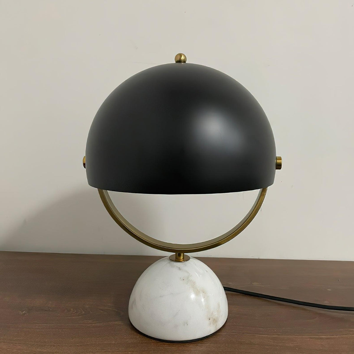 Lámpara de mesa de mármol Yelma – vista frontal apagada