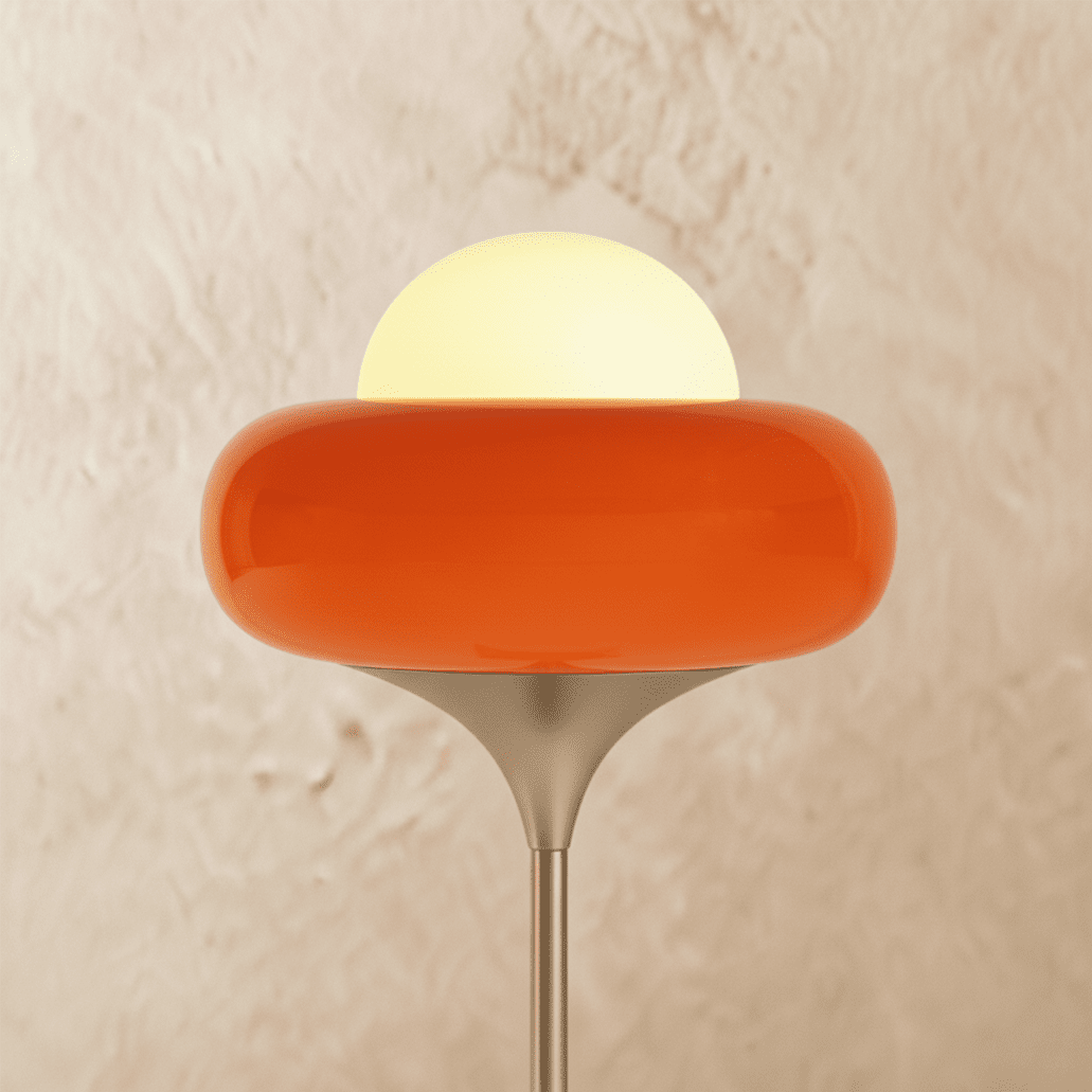 Lámpara de pie retro Yemara – detalle del cristal naranja y el globo opal