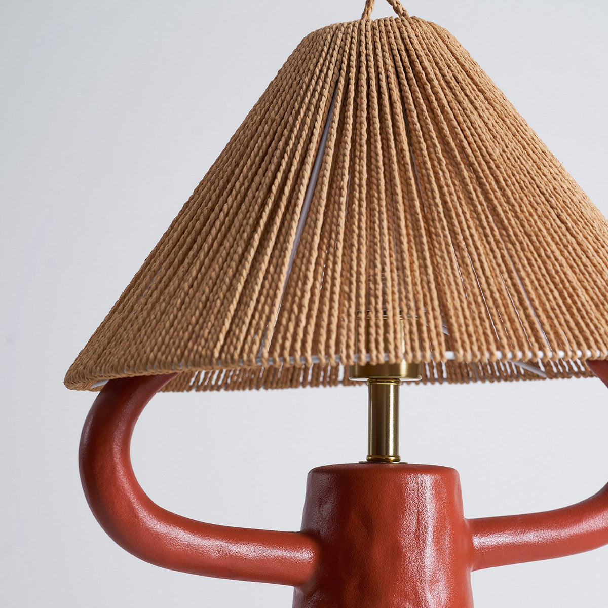 Lámpara de mesa de cerámica Yutela – detalle de la pantalla de cuerda
