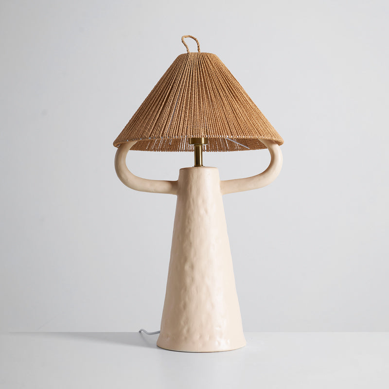 Lámpara de mesa de cerámica Yutela – con cuerpo de cerámica beige