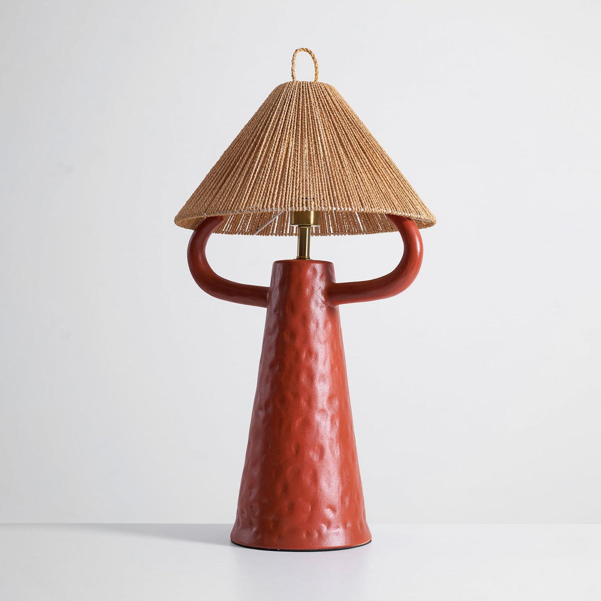 Lámpara de mesa de cerámica Yutela – en terracota de frente