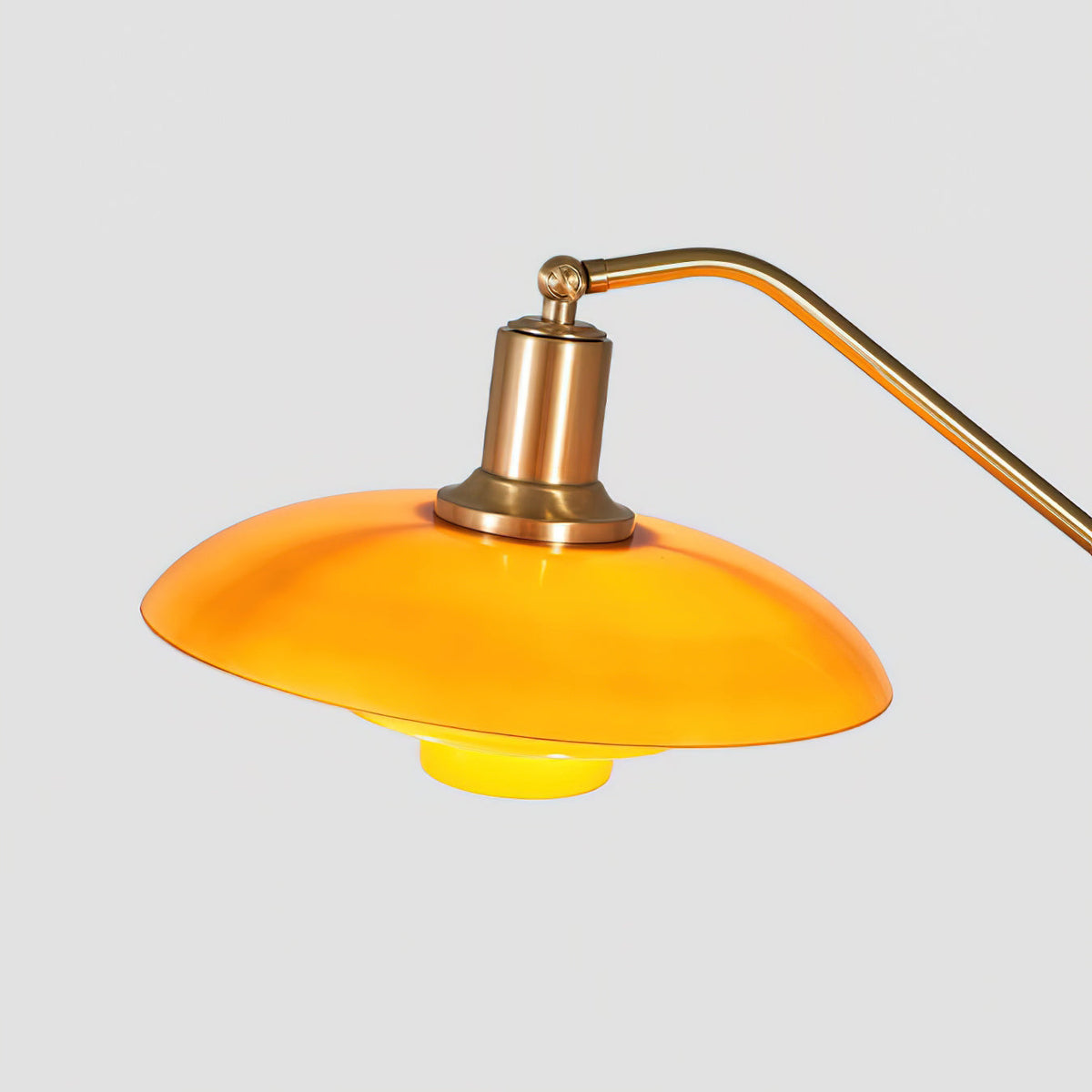 Lámpara de pie orientable Zafrana en un salón moderno – imagen 14