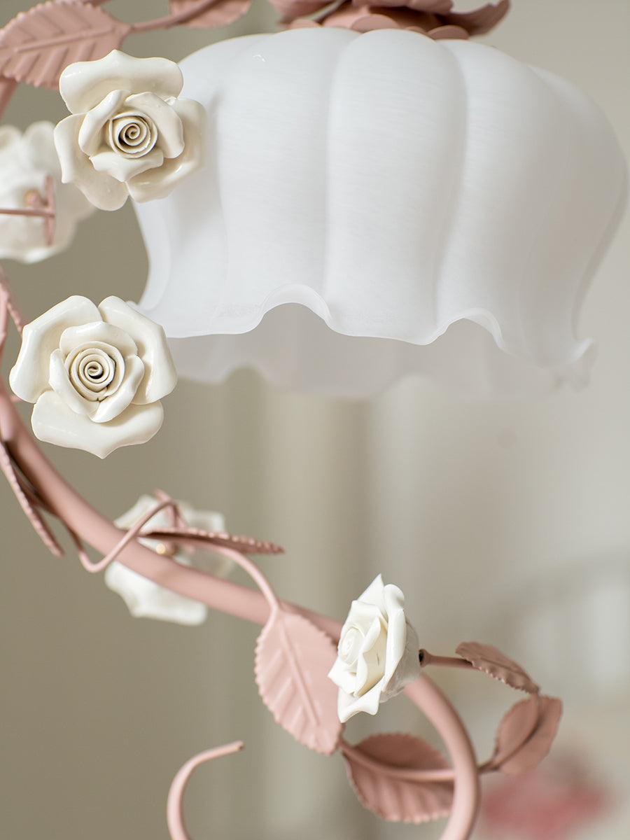 Lámpara de mesa con rosas Zarzela – detalle de la tulipa de cristal y las rosas