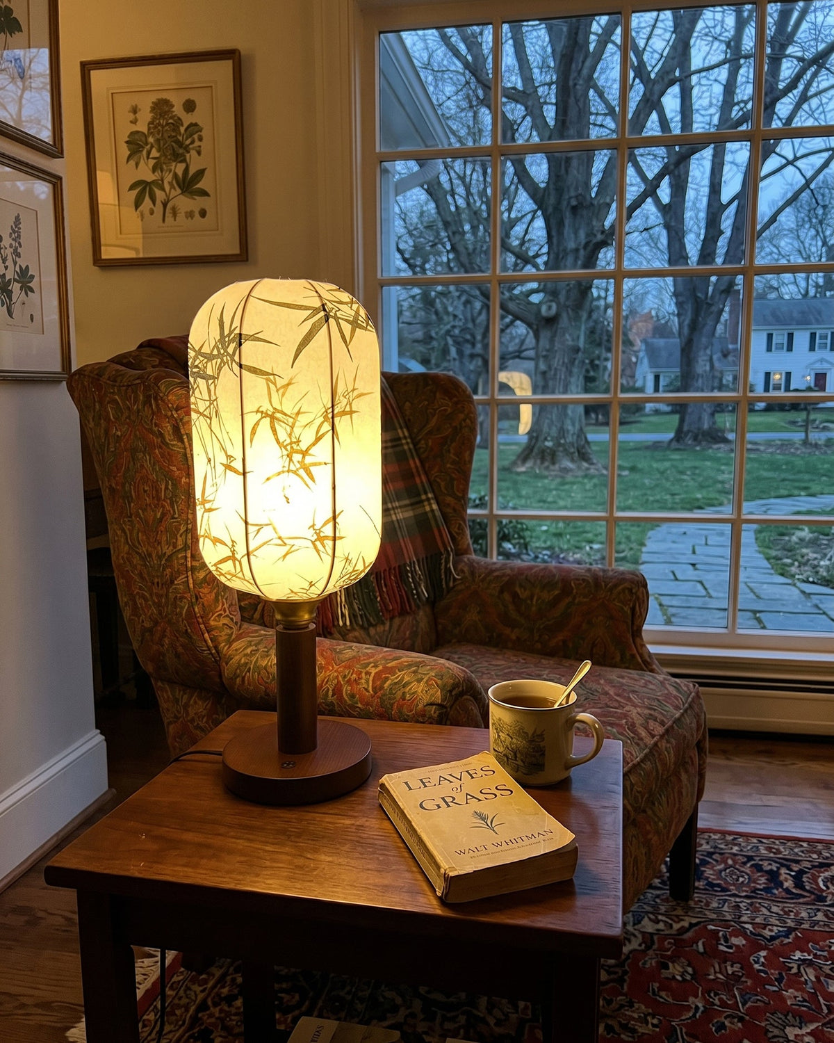 Lámpara de mesa farol japandi Zenaya en un estudio acogedor – imagen 11