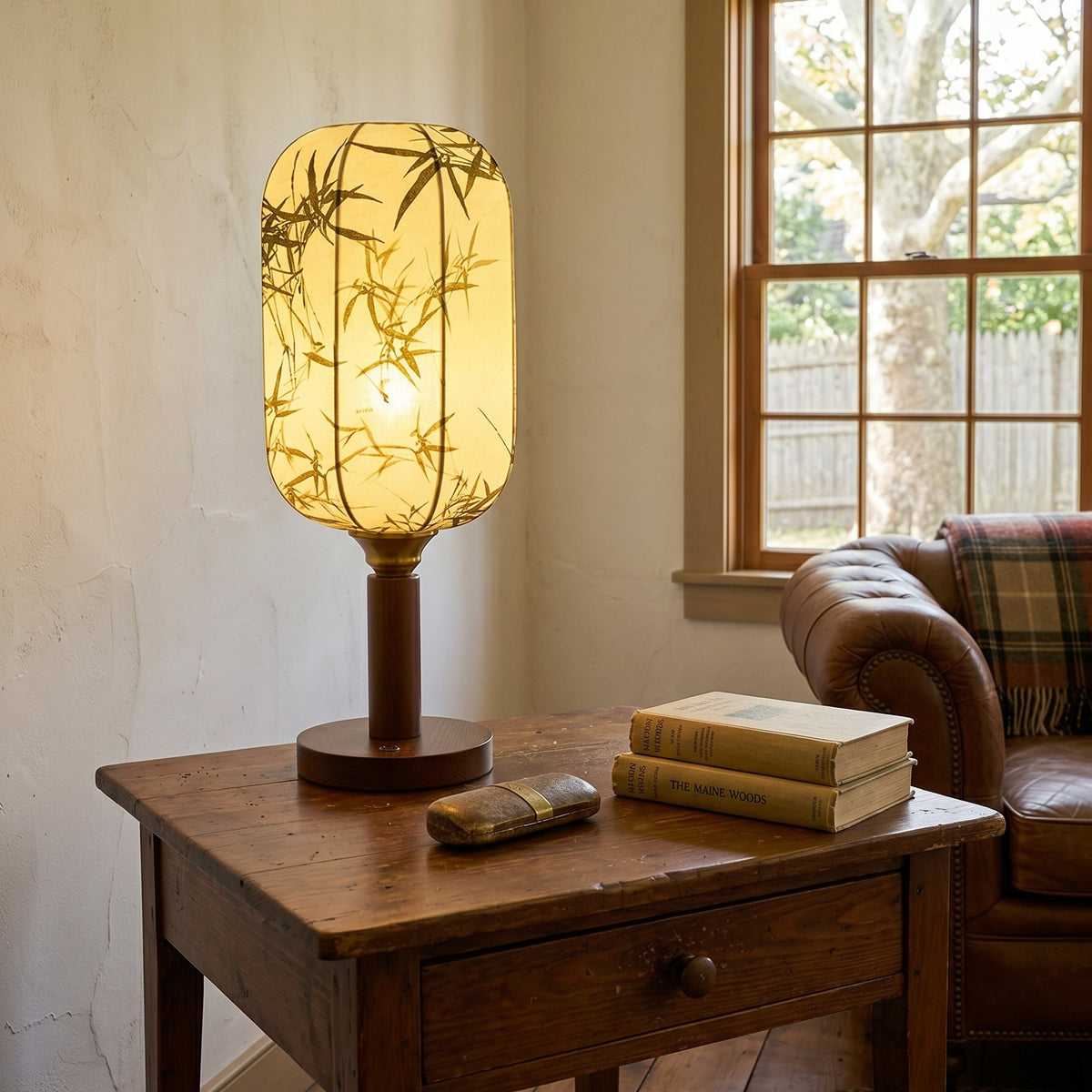 Lámpara de mesa farol japandi Zenaya en un estudio acogedor – imagen 8